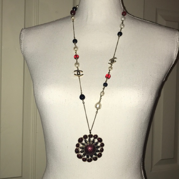 CHANEL Jewelry - CHANEL Glass & Gripoix pendant necklace